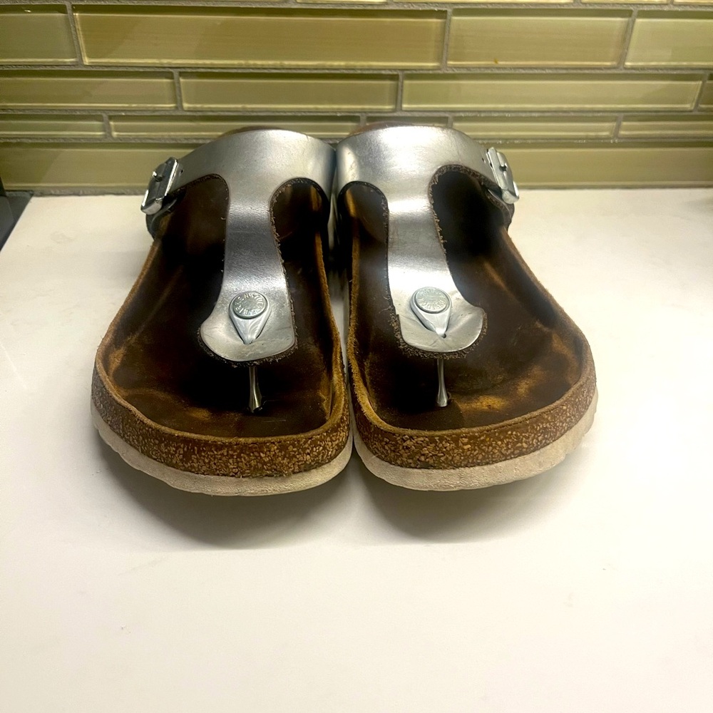 Birkenstock Gizeh Sandals size 39 in silver